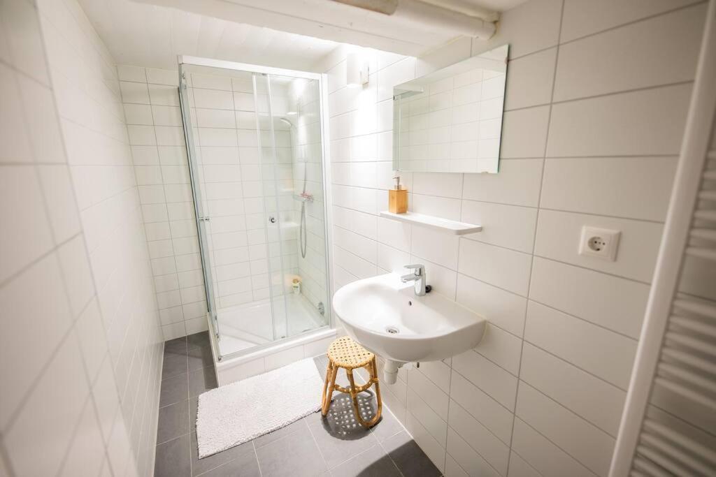 Tastefully 2 Bedroom Serviced 76m2 -kb22- Rotterdam