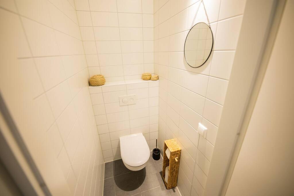 Tastefully 2 Bedroom Serviced 76m2 -kb22- Rotterdam